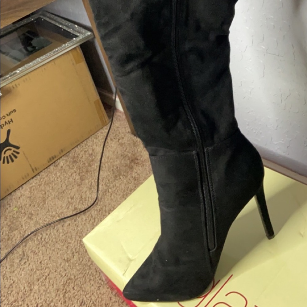 Black heel boots